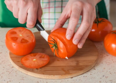 Slicing top of tomatoes