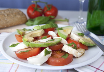 avocado caprese salad recipe