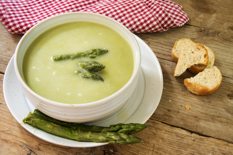 Cream of asparagus soup